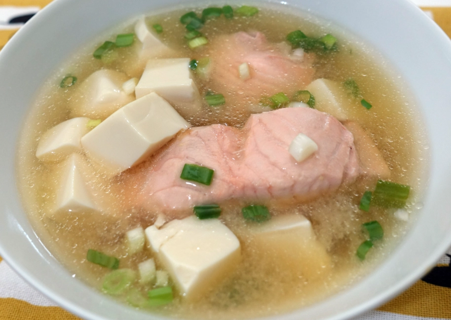 鮭魚豆腐湯 做法