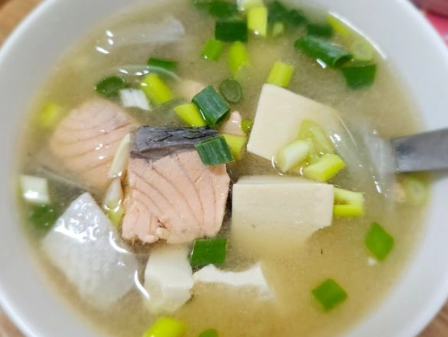 鮭魚豆腐湯 做法