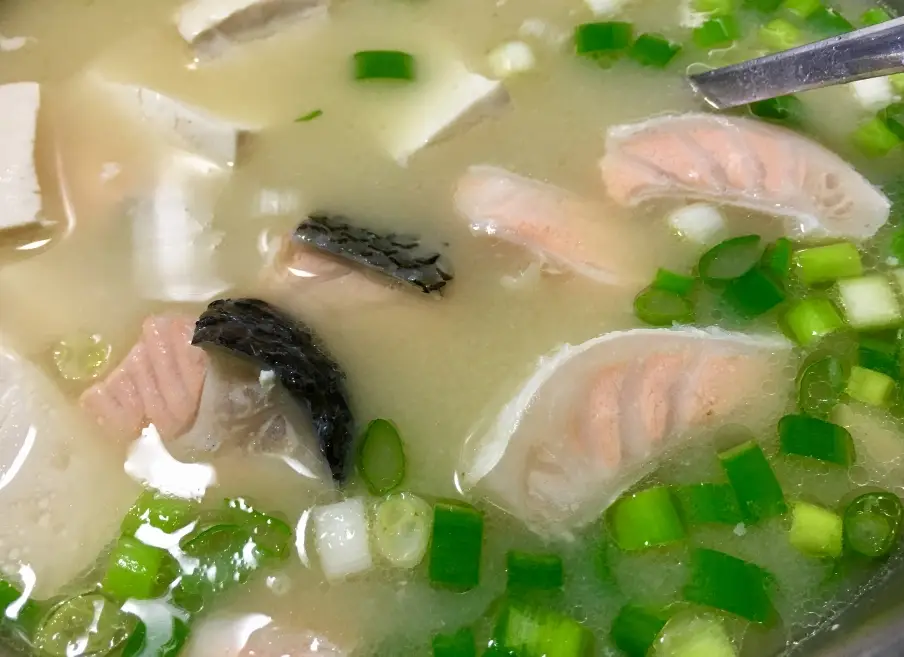 鮭魚豆腐湯 做法