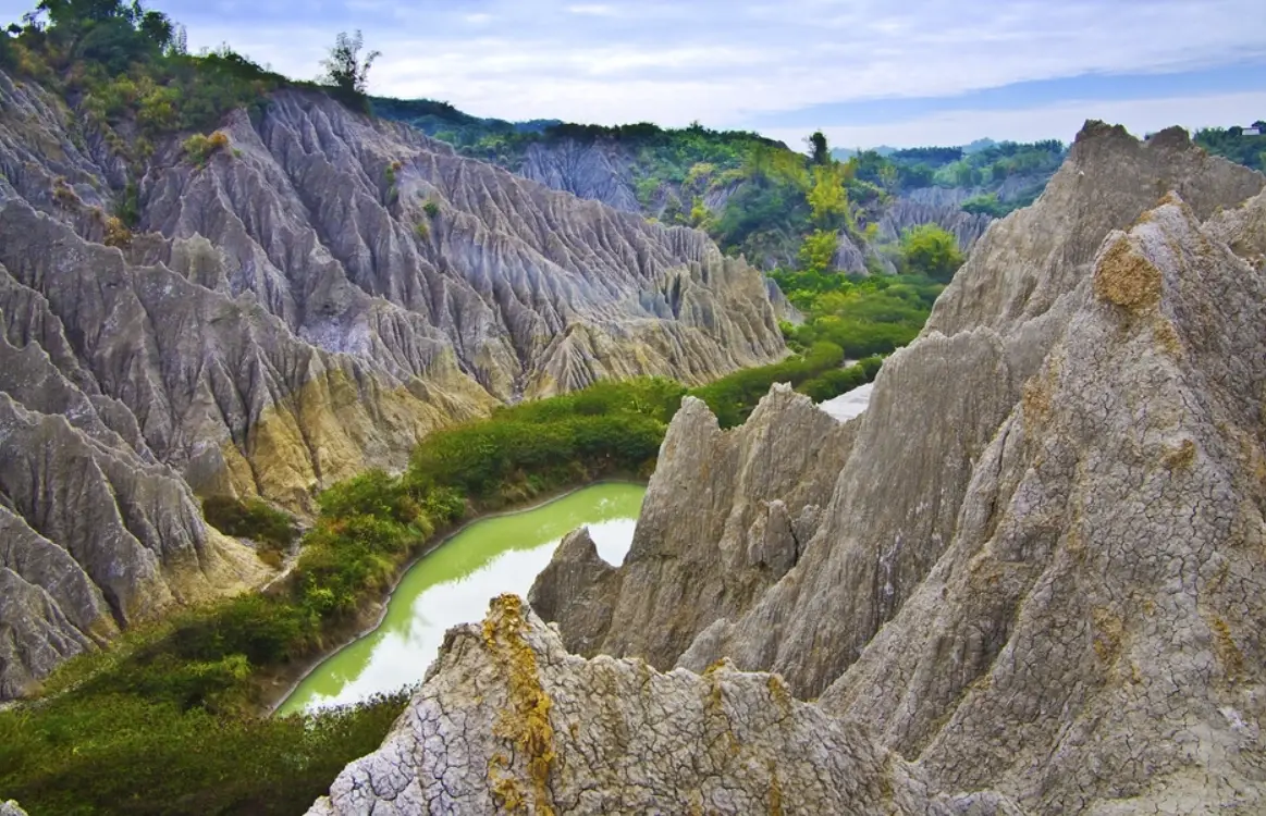 月世界地質奇觀