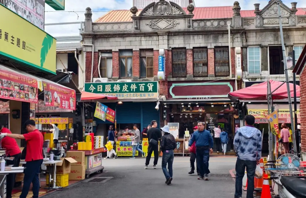 月世界旅遊攻略