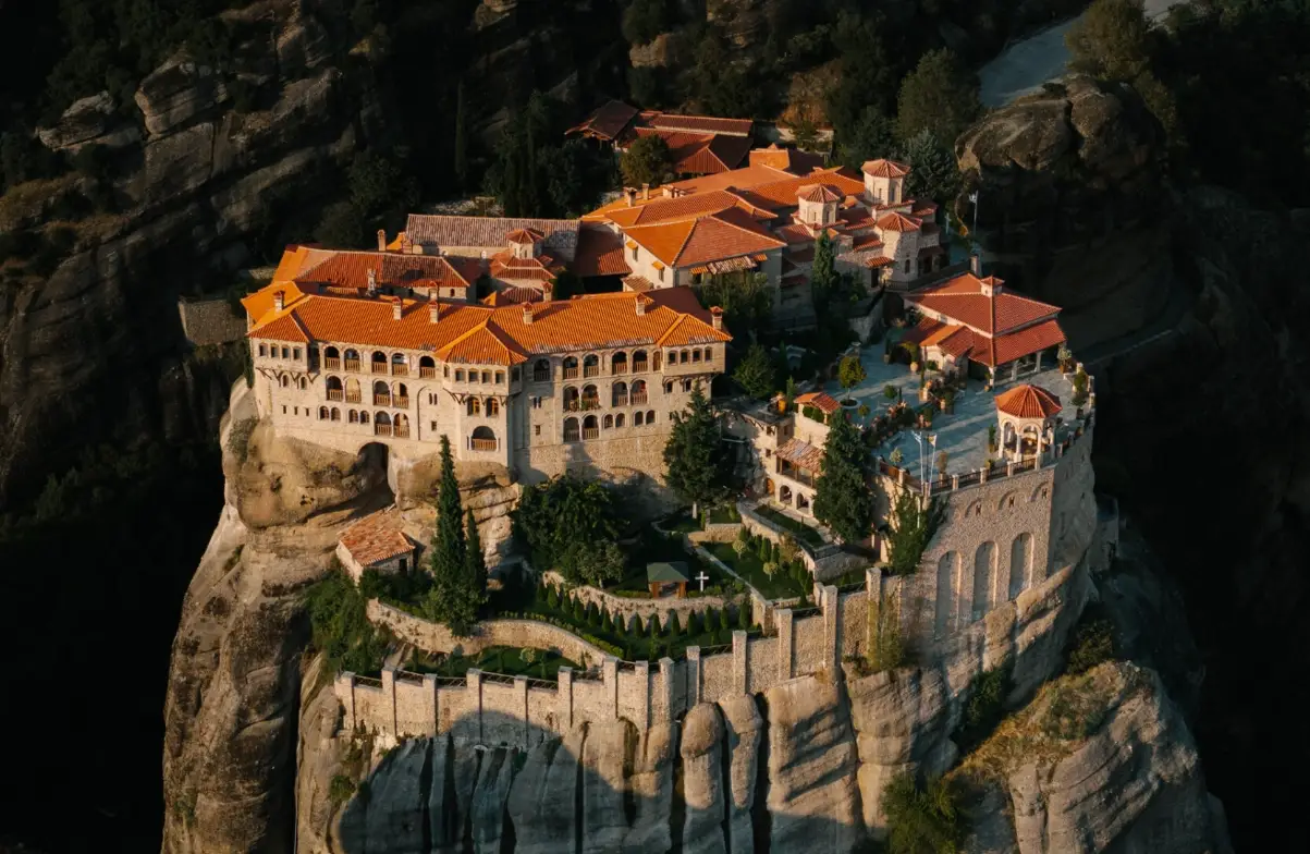 希臘天空之城二日遊全攻略：行程、交通、住宿與必訪修道院清單