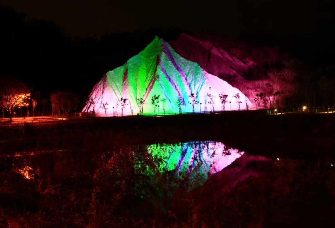 高雄月世界燈光秀