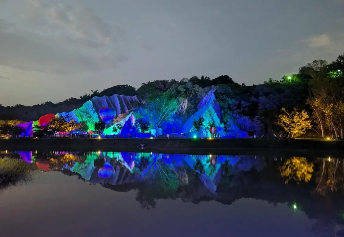 高雄月世界燈光秀