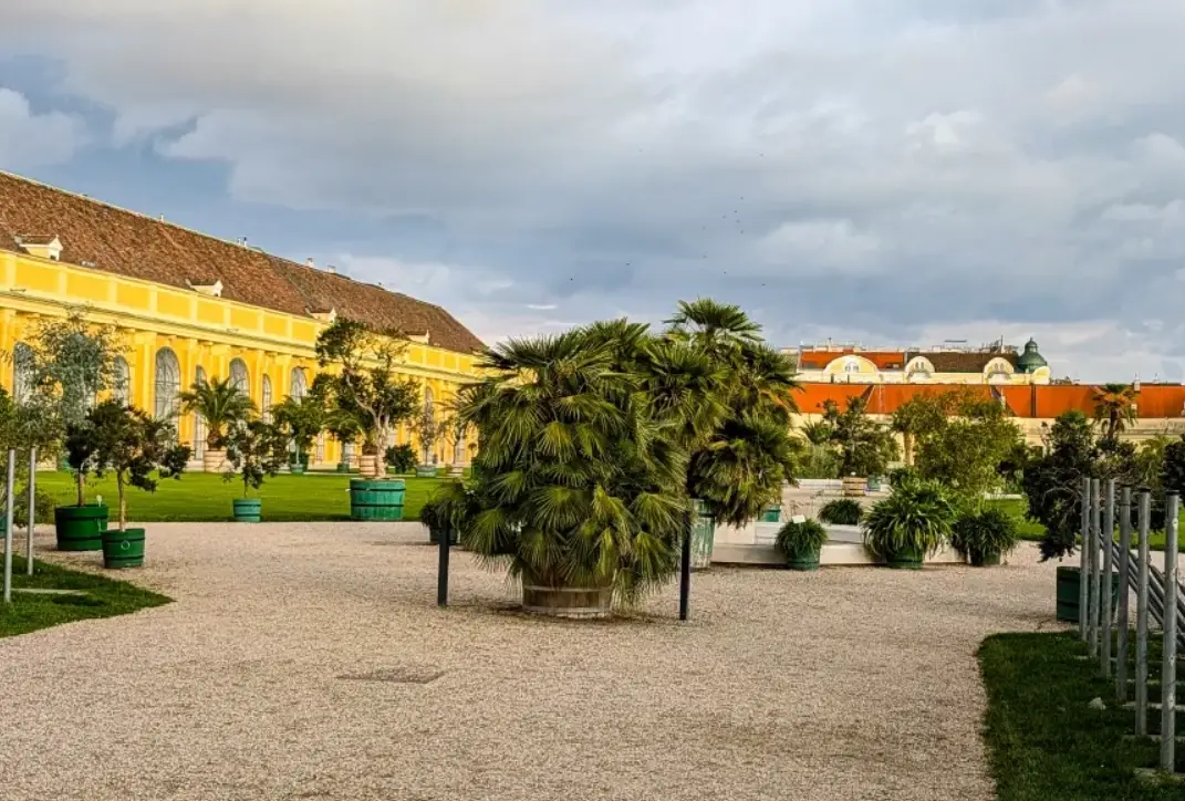 維也納熊布朗宮