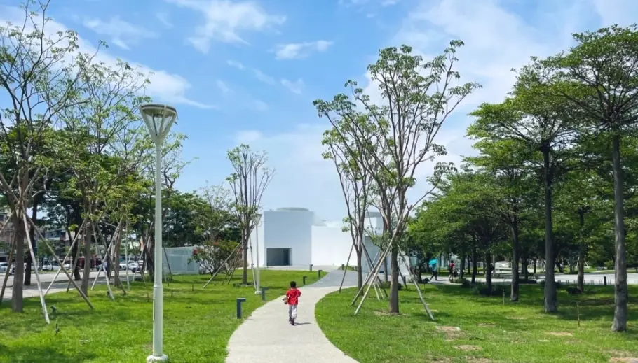 左營高鐵站附近商圈 左營高鐵站附近商圈