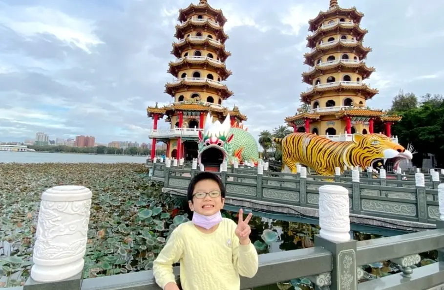 高雄左營站景點