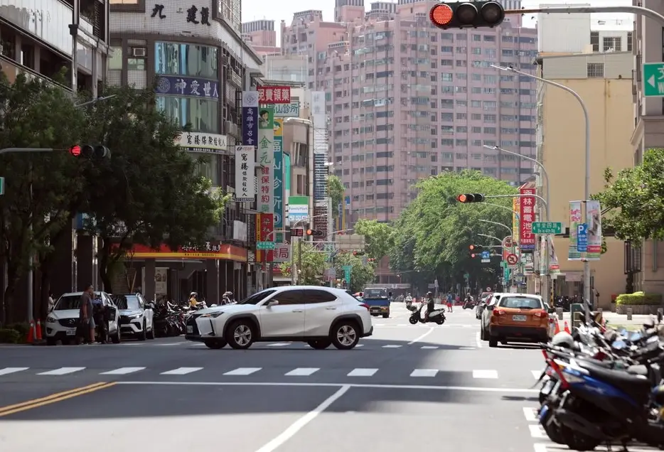 左營高鐵逛街 左營高鐵逛街