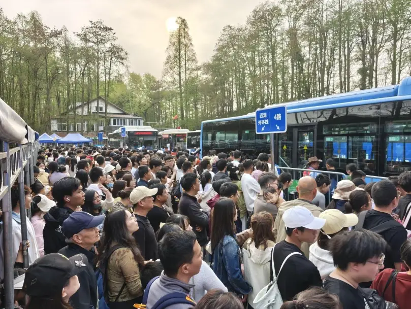 西湖渡假村接駁車 西湖渡假村接駁車