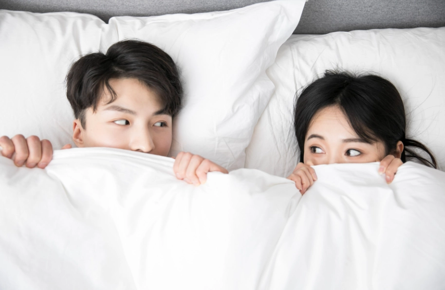 處女男曖昧行為