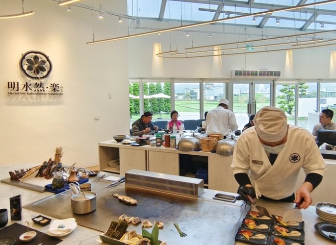 新月廣場附近餐廳