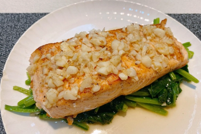 蒜香奶油鮭魚