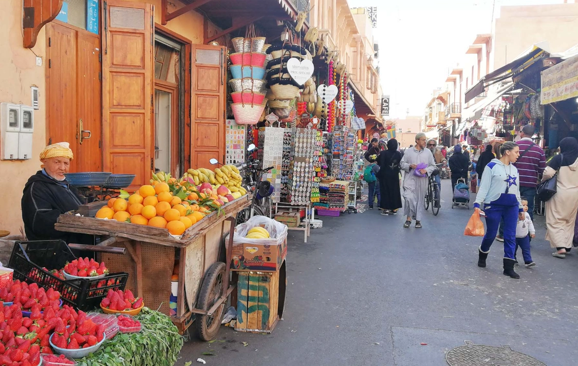 馬拉喀什市集終極指南：購物技巧、隱藏美食與文化體驗全攻略